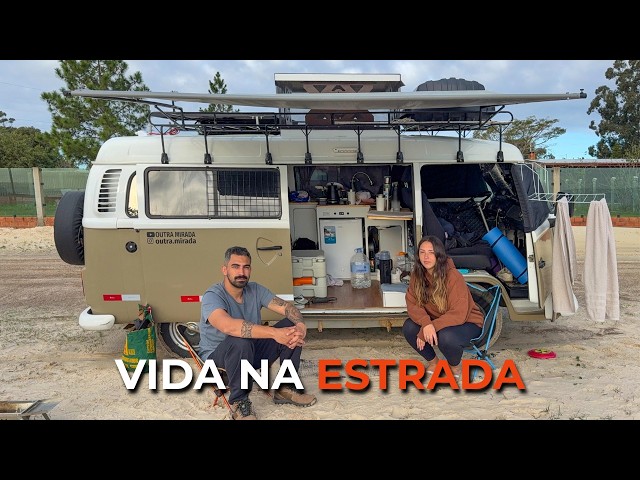 Igor e Emily nós acampamos na Lagoa dos Patos e cruzamos de balsa com a Kombi